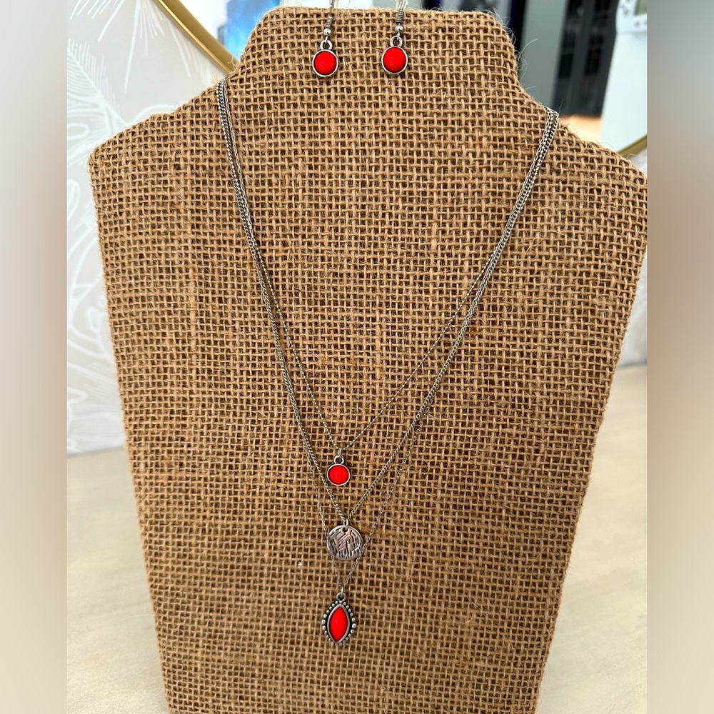 Silver Tone Layered Pendant Necklace and Earring Set